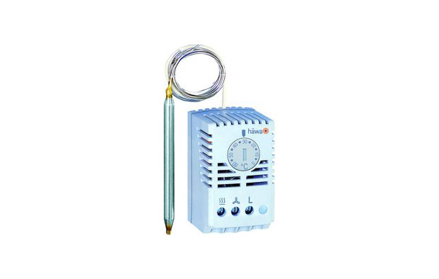 Ein Kapillar Thermostat. Es hat ein Drehknopf in der Mitte, um die gewünschte Temperatur einzustellen.